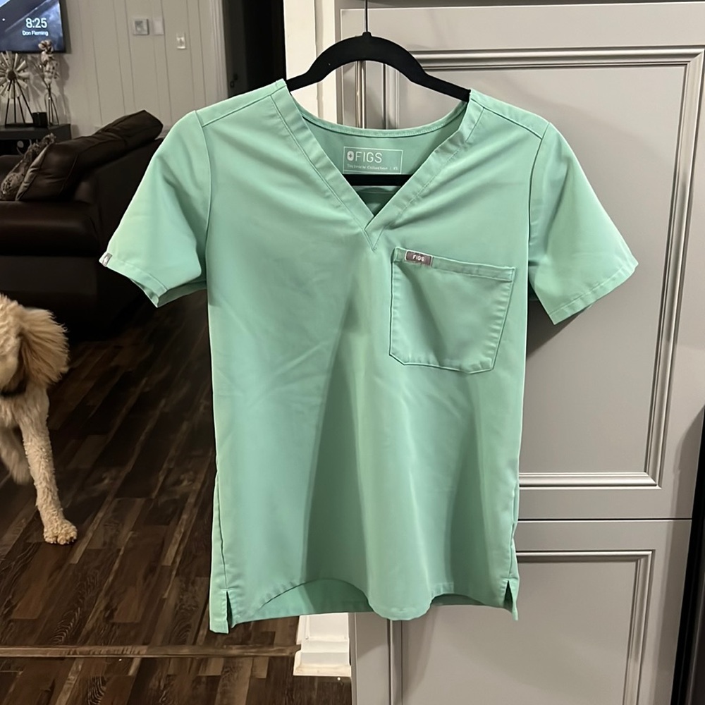 Scrub top